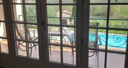 Spacious 4-bedroom villa for relaxing stays amongst the vineyards