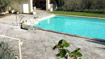 Piscine extérieure, piscine chauffée