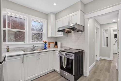 Walkable to DT | Suits Large Grps | 2 Parking spot