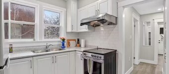 Walkable to DT | Suits Large Grps | 2 Parking spot