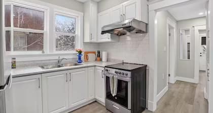 Walkable to DT | Suits Large Grps | 2 Parking spot