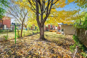 Property grounds - Walkable to DT | Suits Large Grps | 2 Parking spot (Kitchener)