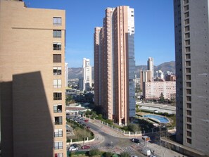 A high-rise building with multiple floors, surrounded by other buildings and a clear sky. - Finlandia 10D in Benidorm (Benidorm)