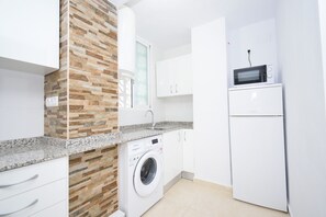 House - Oce3 3A in Benidorm With 2 Bedrooms and 1 Bathrooms (Benidorm)