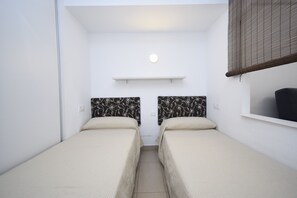 House - Caballos 2D Estudio (Benidorm)