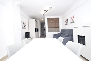 House - Caballos 2D Estudio (Benidorm)