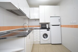 House - Caballos 2D Estudio (Benidorm)