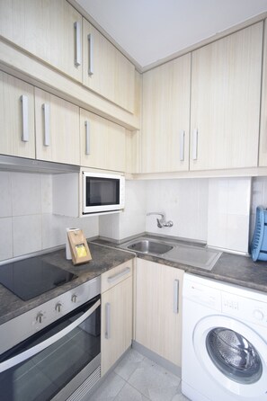 House - PAX C-1 in Benidorm With 1 Bedrooms and 1 Bathrooms (Benidorm)