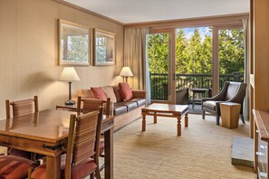 Living area - Serene Suncadia Retreat with Mountain Views and Lodge Pool Hot Tub Access (Cle Elum)