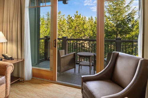Suncadia Getaway  Cozy Stay with Mountain Views & Hot Tub Access