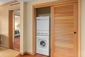 Interior - Serene Suncadia Retreat with Mountain Views and Lodge Pool Hot Tub Access (Cle Elum)