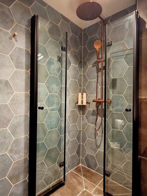 Shower, hair dryer, shampoo - Heart of Bergen, Great view from patio, Renovated (Bergenhus)