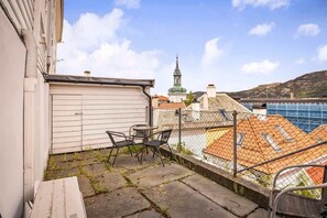 Outdoor dining - Heart of Bergen, Great view from patio, Renovated (Bergenhus)
