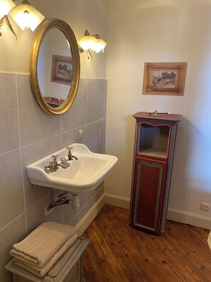 Bathroom - Large suite with living room (Pexiora)