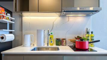 Apartment, 1 Bedroom, Balcony, Garden View | Interior