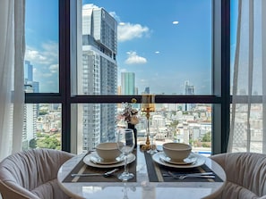 Apartment, 1 Schlafzimmer, Balkon, Gartenblick | Speisen