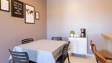 Family Apartment | Dining