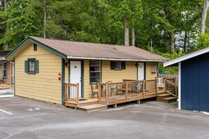 Exterior - Welcoming standard bedroom hotel with AC in Hendersonville (Hendersonville)