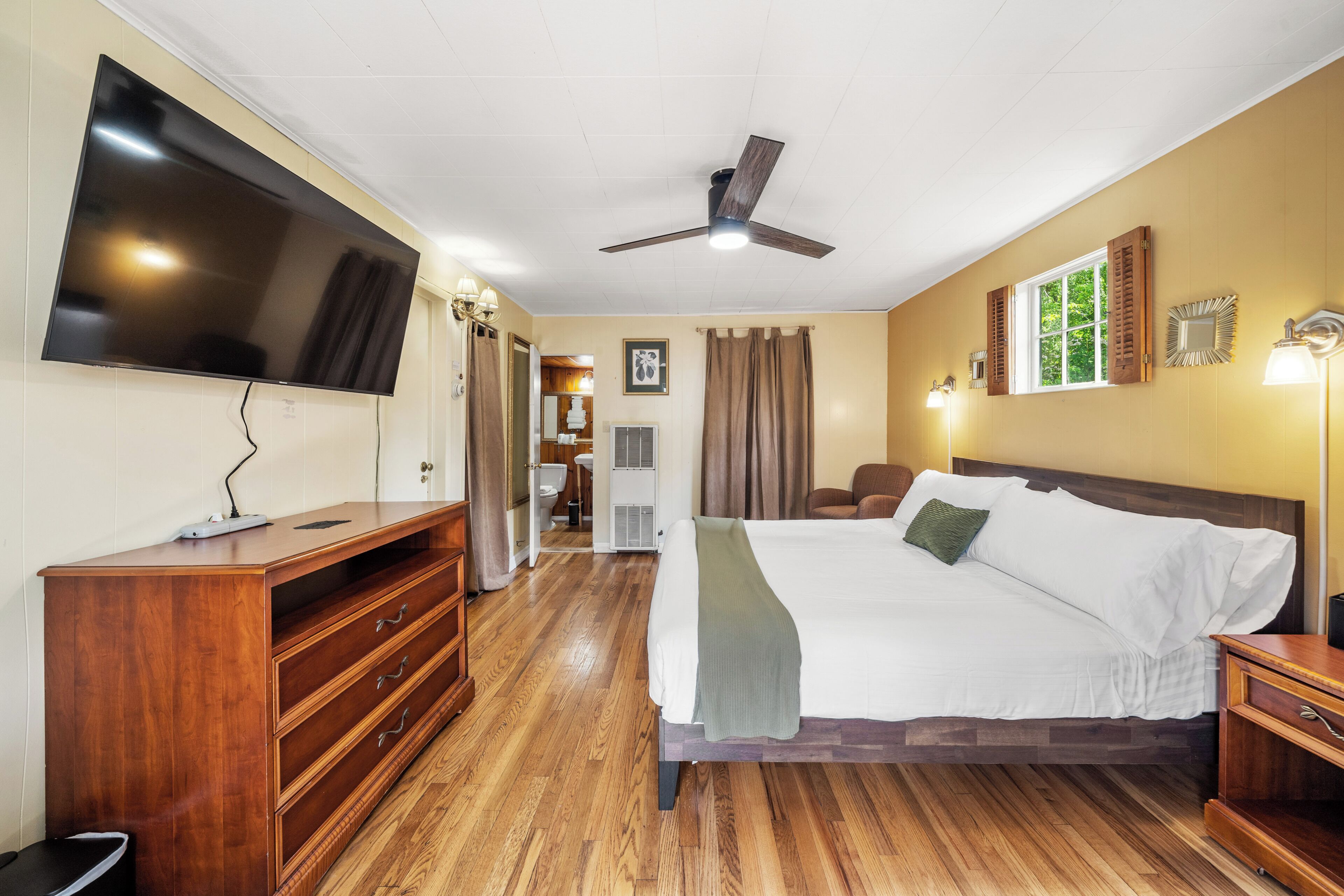 1 bedroom, desk, iron/ironing board, free WiFi