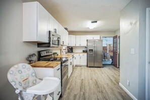 Unclassified image, 4 of 29, button - Modern Mountain Home Near Dollywood 3 br 2 ba (Sevierville)