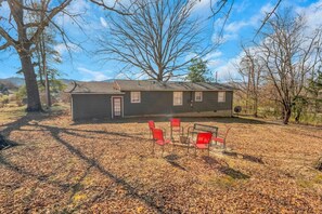 Interior - Modern Mountain Home Near Dollywood 3 br 2 ba (Sevierville)