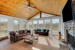 Unclassified image, 2 of 29, button - Modern Mountain Home Near Dollywood 3 br 2 ba (Sevierville)
