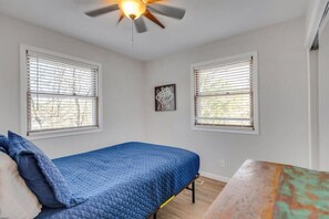 Unclassified image, 3 of 29, button - Modern Mountain Home Near Dollywood 3 br 2 ba (Sevierville)