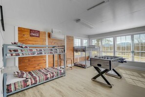 Bedroom - Modern Mountain Home Near Dollywood 3 br 2 ba (Sevierville)