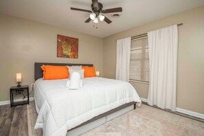 3 bedrooms, desk, iron/ironing board, free WiFi - 3 BR 2BA Condo Walkable to University of Tennessee (Knoxville)