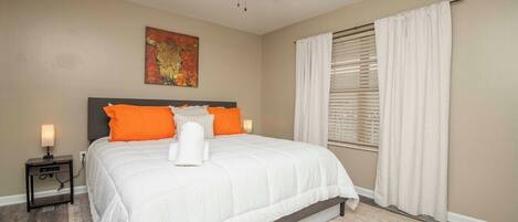 3 bedrooms, desk, iron/ironing board, free WiFi