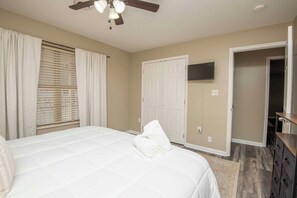 3 bedrooms, desk, iron/ironing board, free WiFi - 3 BR 2BA Condo Walkable to University of Tennessee (Knoxville)