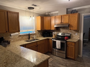 Private kitchen - Howdy House (College Station)