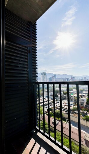 Comfort Suite, City View | Balcony