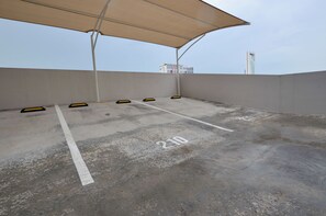 Parking - Héroes 47 (Monterrey)