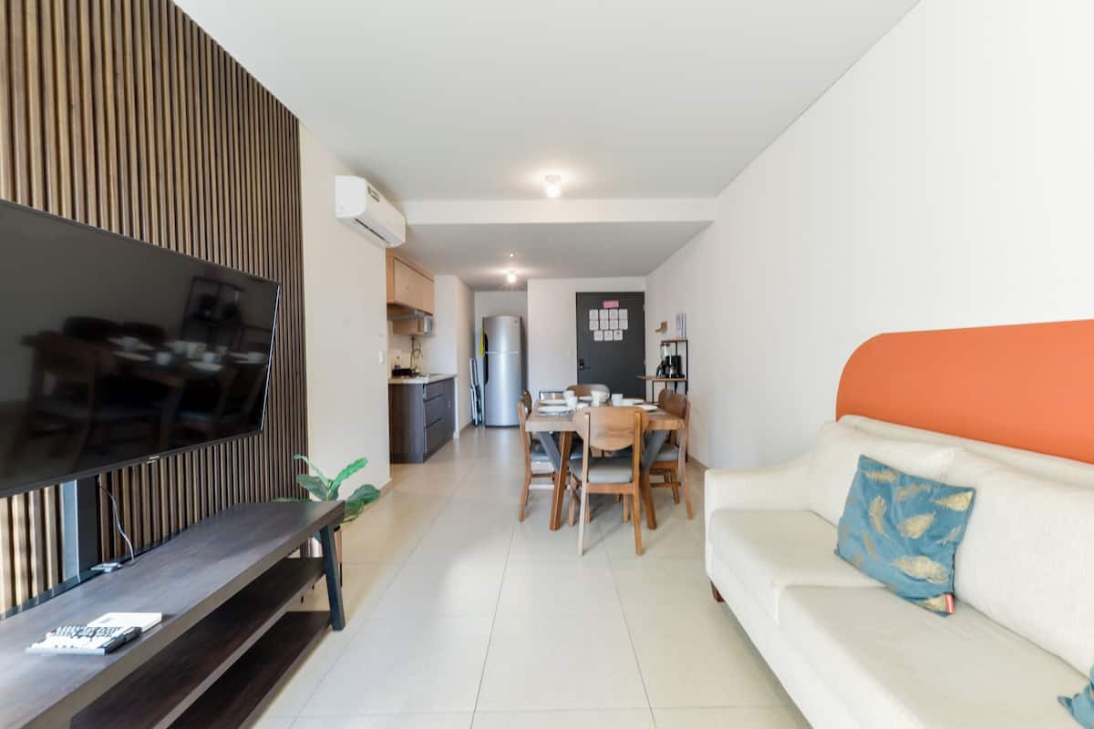 Comfort Suite, City View | Living area