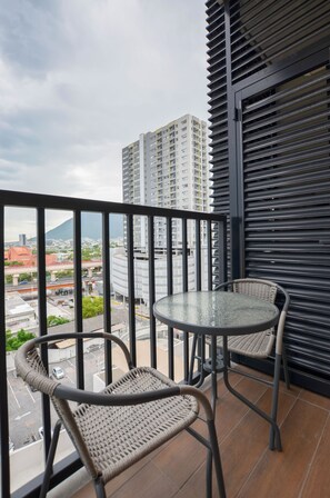 Suite, City View | Balcony - Héroes 47 (Monterrey)