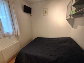 2 bedrooms, iron/ironing board, WiFi - Appart' Pyrénées Nature, comfortable, with terrace and small garden (Esquièze-Sère)