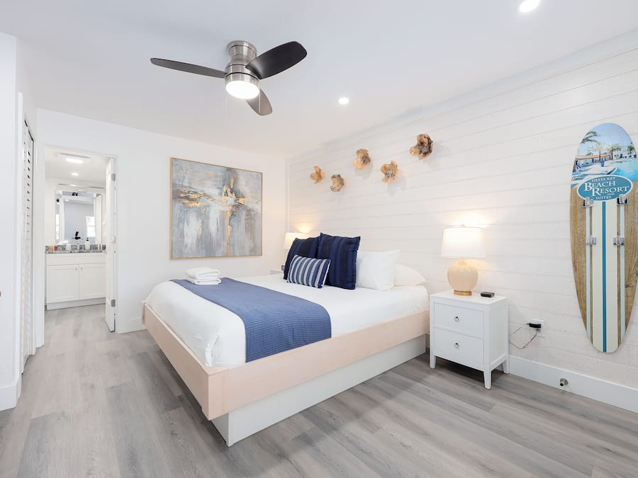 Room, 1 King Bed, Non Smoking | In-room safe, blackout curtains, free WiFi