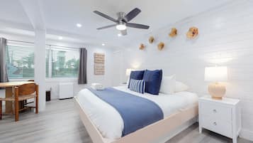 Studio, 1 King Bed, Non Smoking | In-room safe, blackout drapes, free WiFi