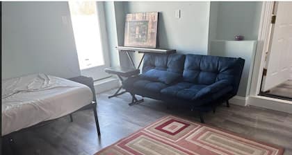 4-bedroom lovely house in serene bayside town with water views,short beach walk