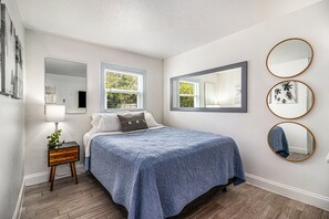 2 bedrooms, in-room safe, iron/ironing board, free WiFi - Vacation Vibes Escape (Cape Canaveral)