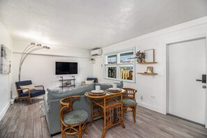 Smart TV - Vacation Vibes Escape (Cape Canaveral)