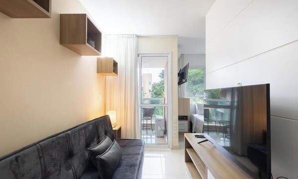 Departamento básico | Área de sala de estar | Smart TV de 32 pulgadas con canales digitales 