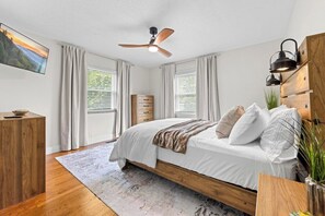3 Schlafzimmer, Schreibtisch, Bügeleisen/Bügelbrett, kostenloses WLAN