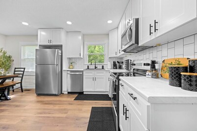 3 BR 2 BTH Knoxville newly remodeled home