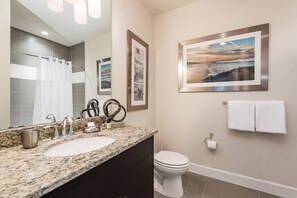 Bathroom - 3BR Home w/ Private Pool Near Disney (Clermont)
