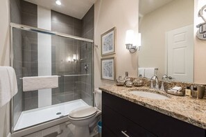 Bathroom - 3BR Home w/ Private Pool Near Disney (Clermont)