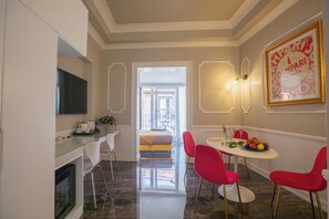 Dining - Luxury Over Time (Roma)