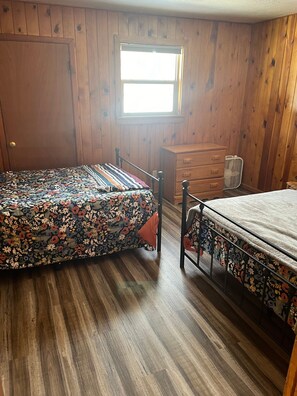 2 bedrooms, WiFi, bed sheets - Recreational  BaseCamp Cabin 2 (South Fork)