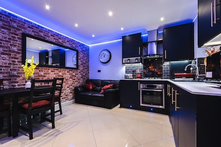 Private kitchen. BlueBrick Penthouse Near Reading Town Centre